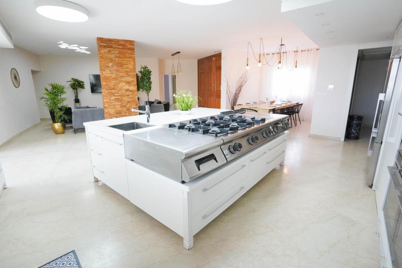 Апартаменты Yalarent Enorma Complex With Shared Heated Pool Эйлат Экстерьер фото
